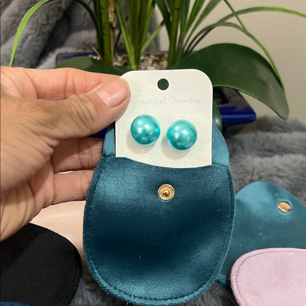 Luxurious Velvet Jewelry Pouch - set of 5 NEW